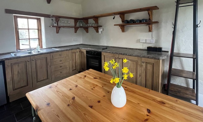 Whitland Cabaña | Charming 2 bed cottage in rural Wales, perfect for all the family.
