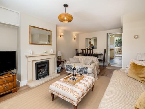 Adderbury Casa | Charming 2 Bed Cottage in the Heart of Adderbury Pass the Keys