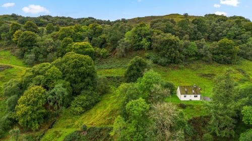 Kilninver Apartamento | Charming 2-Bed Cottage on Tranquil Raera Farm