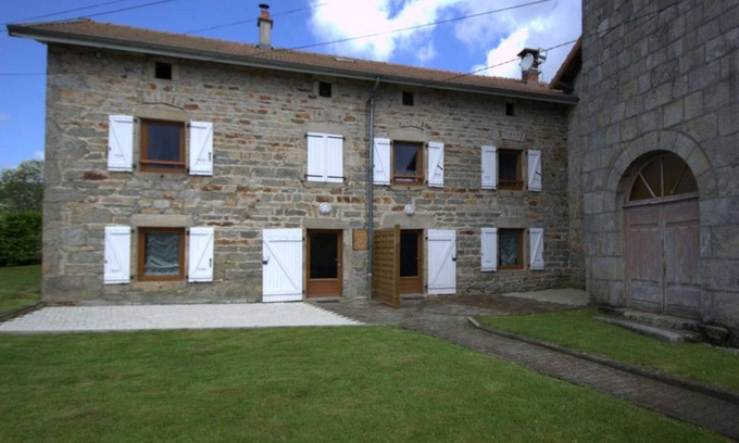 La Chambonie Cabaña | Acogedor Gîte con Chimenea, Jardín y Actividades en La Chambonie