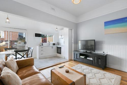 North Hobart Casa | Charming 2-Bed House in North Hobart