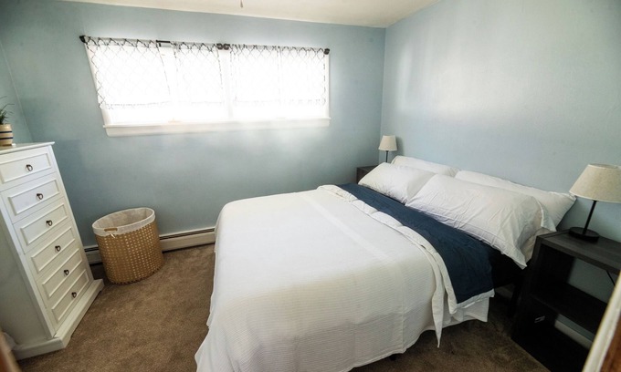 Bismarck Casa | Charming 2-bed house in Bismarck, centrally located for your convenience.