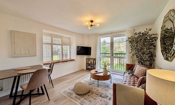 South Norwood Apartamento | Charming 2-Bedroom Flat in London