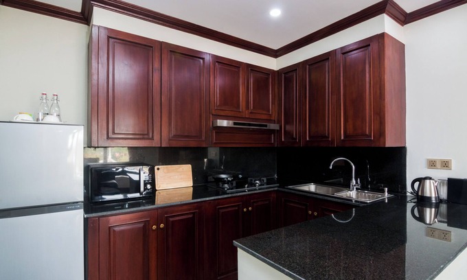 Sangkat Sla Kram Apartamento | Charming 2-bedroom with Kitchen, Pool, Fitness room