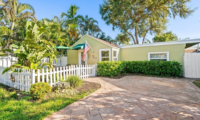 Victoria Park Casa | Charming 2-bedroom house with WiFi and AC in welcoming Fort Lauderdale