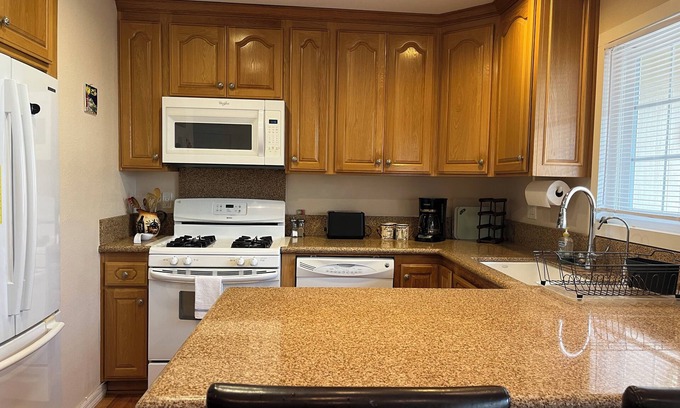 Port Hueneme Cabaña | Charming 2-bedrm. cottage 5 min from the beach! Mid-term Rental-30 day min.