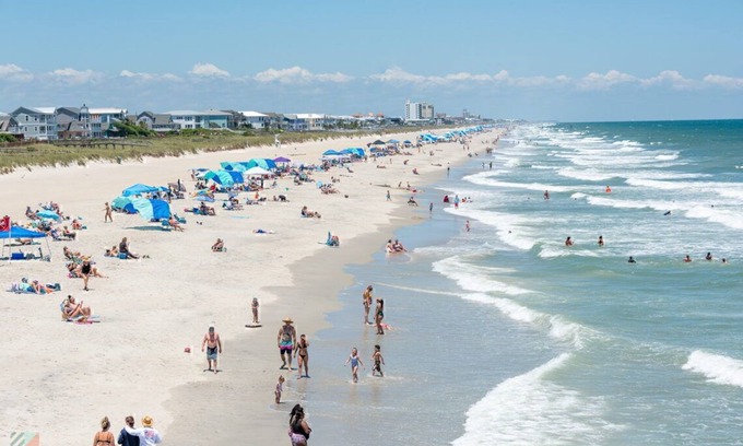 North Carolina Coast Cabaña | Charming 2-bedroom in Carolina Beach walking distance to beach