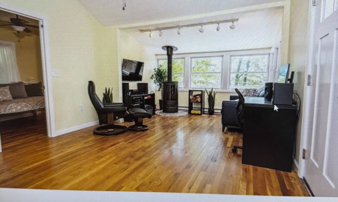 Greenwood Lake Cabaña | Charming 2-bedroom cottage in delightful Greenwood Lake with WiFi, AC