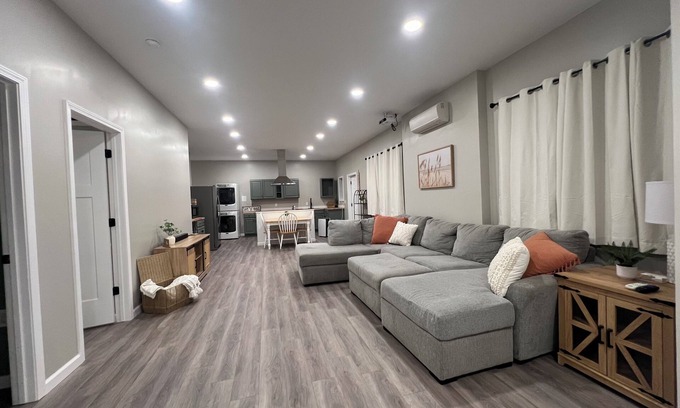 Hendersonville Apartamento | Charming 2-bedroom apartment in lovely Hendersonville with AC, WiFi