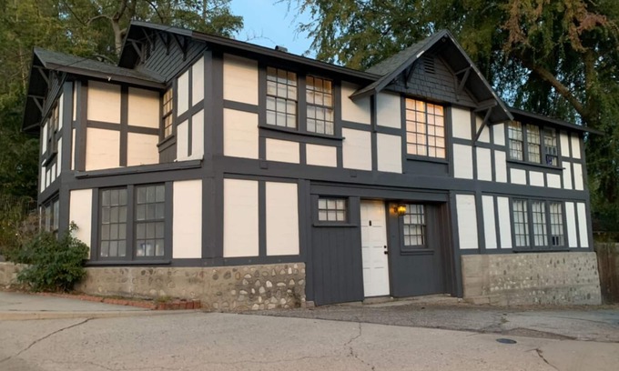 South Pasadena Casa | Charming 2-bedroom barn in South Pasadena with WiFi, AC