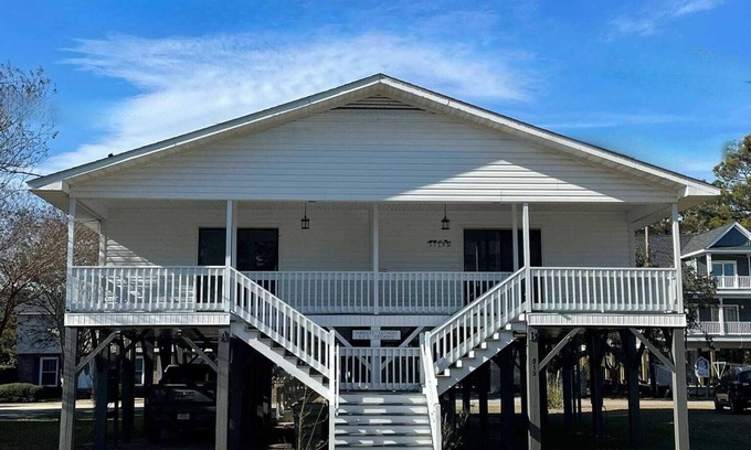 Surfside Beach Cabaña | Charming 2-bedroom cottage near downtown Surfside Beach. Quick walk to the beach