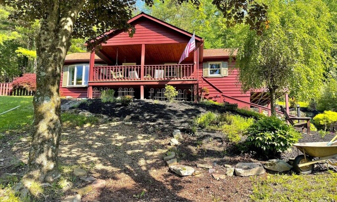 Nisbet Cabina | Charming 2-bedroom cabin in nice Cogan Station with AC