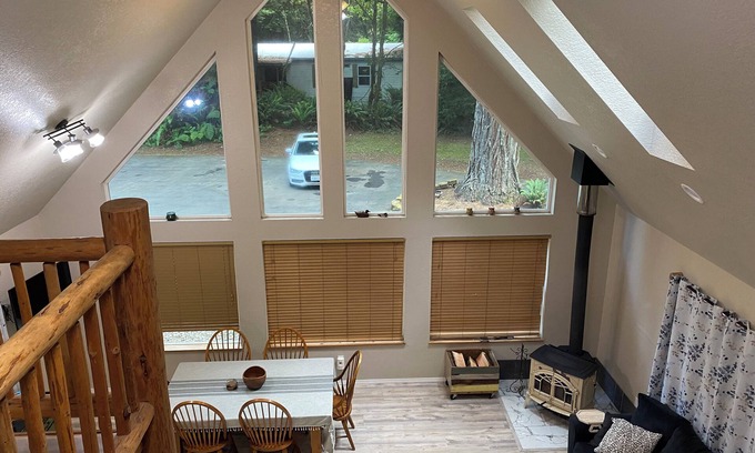 Crescent City Condominio | Charming 2-bedroom condo in wonderful Crescent City with WiFi