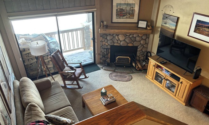 Mammoth Lakes Condominio | Charming 2-bedroom condo in delightful Mammoth Lakes with fitness room, WiFi