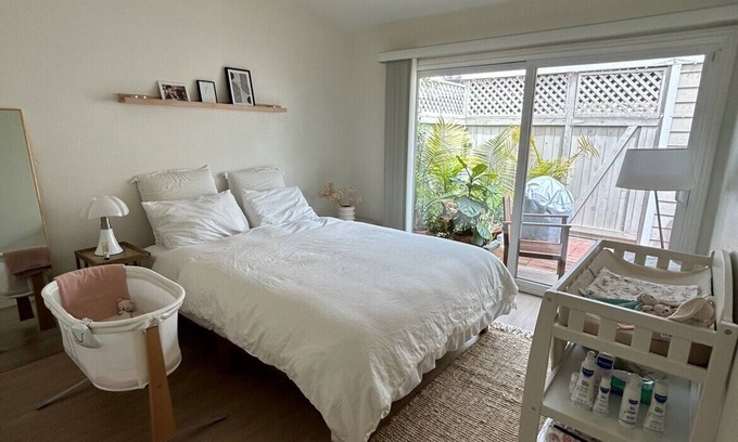 Westside Costa Mesa Condominio | Charming 2-bedroom condo in Newport Beach with Wi-Fi
