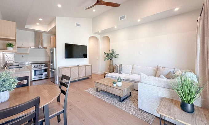 South Redondo Casa | Charming 2-bedroom house in Redondo Beach with AC