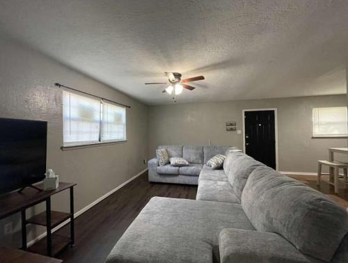 Lawton Apartamento | Charming 2-Bedroom 1-Bath Home Close to Downtown