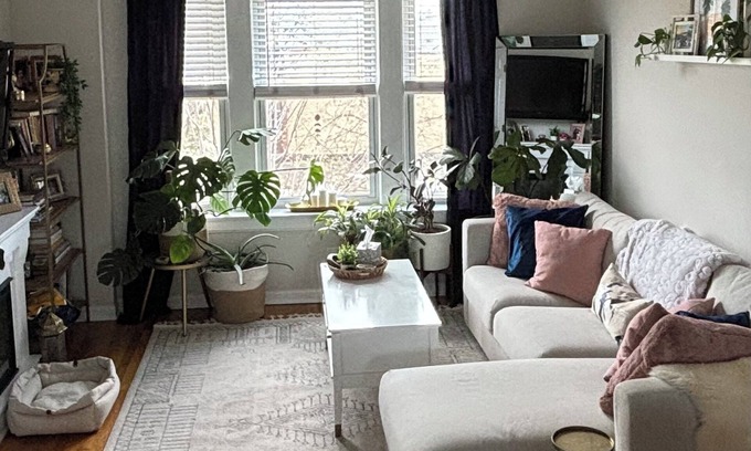 East Albany Park Apartamento | Charming 2-bedroom 2 bath apartment flooded with natural light