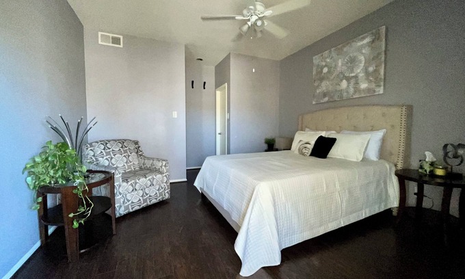 Texas Medical Center Condominio | Charming 2 bedroom 2 bath condo in Houston Medical Center.