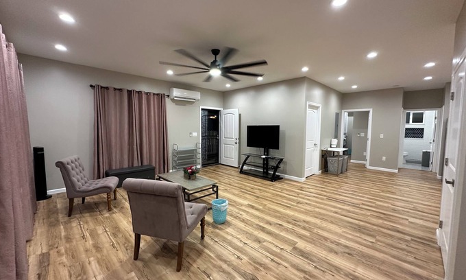 Pearl City Casa | Charming 2-bedroom 2 bath in Pearl City with AC, minimum 30 continues day stay