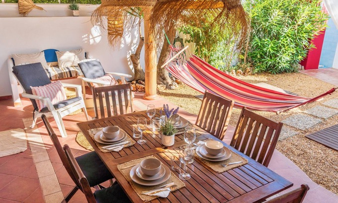 Santa Luzia Apartamento | Charming 2-bedroom apartment in fantastic Santa Luzia with WiFi, AC