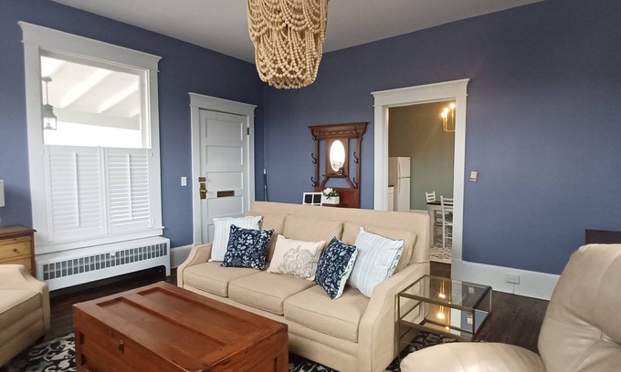 Petersburg Cabaña | Charming 2-bedroom apartment in quiet downtown neighborhood in Petersburg