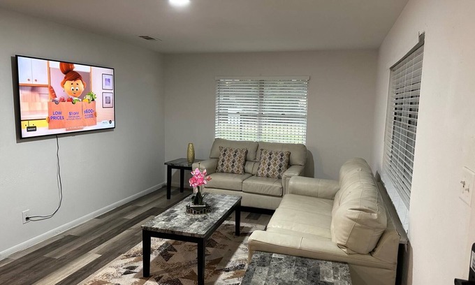 Killeen Casa | Charming 2-bedroom and 1-bath house with AC, WiFi in fantastic Killeen