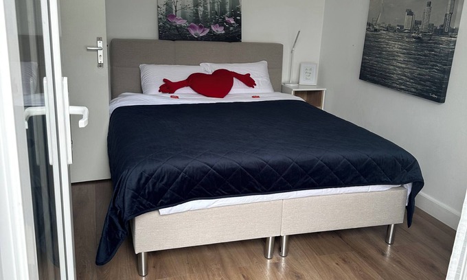 Carnisse Apartamento | Charming 2-bedroom apartment in Rotterdam with city views