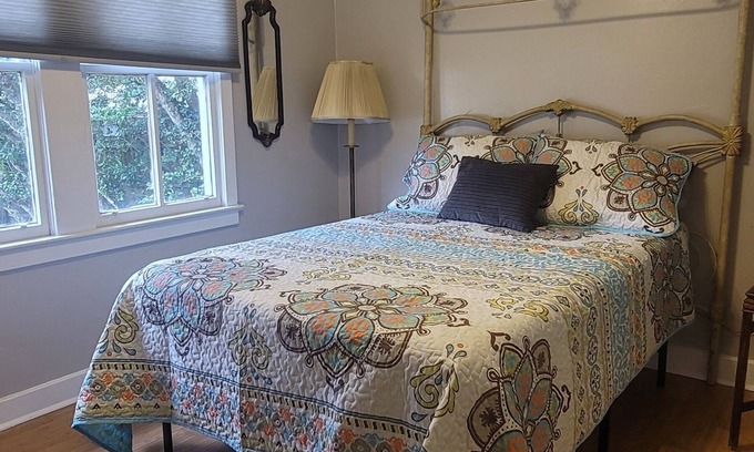 Grand Bay Apartamento | Charming 2-bedroom apartment near Dauphin Island beaches, fishing and boating.