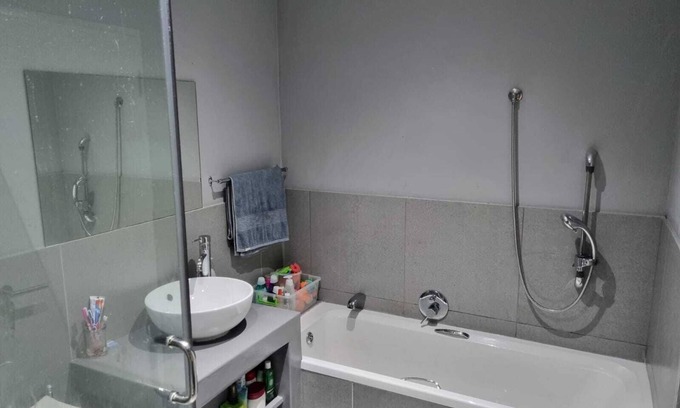 Burgundy Estate Apartamento | Charming 2-bedroom apartment in Cape Town Near Beaches & CBD with Wifii