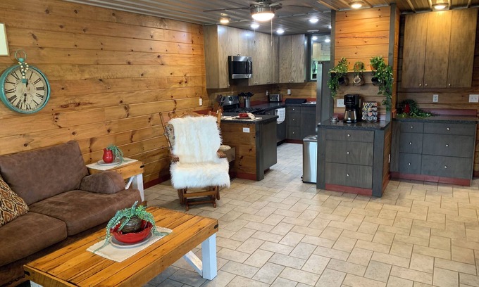 Wilder Apartamento | Charming 2-bedroom apartment with WiFi, AC, Washer and Dryer in quaint Grimsley