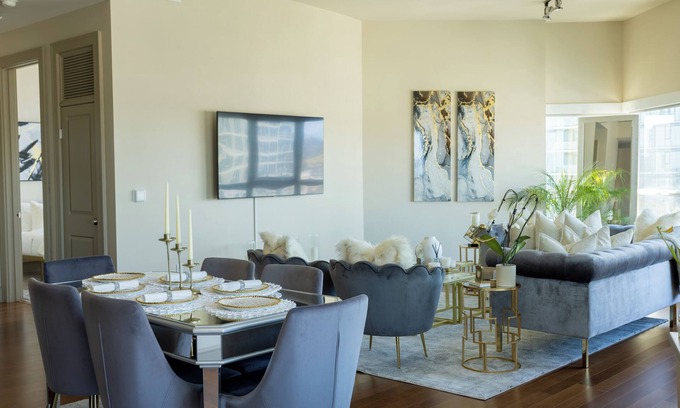 East Village Apartamento | Charming 2-bedroom apartment with fitness room and Pool in downtown San Diego