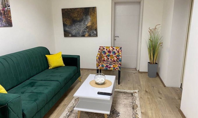 Centar Apartamento | Charming 2-bedroom apartment in amazing Skopje with AC