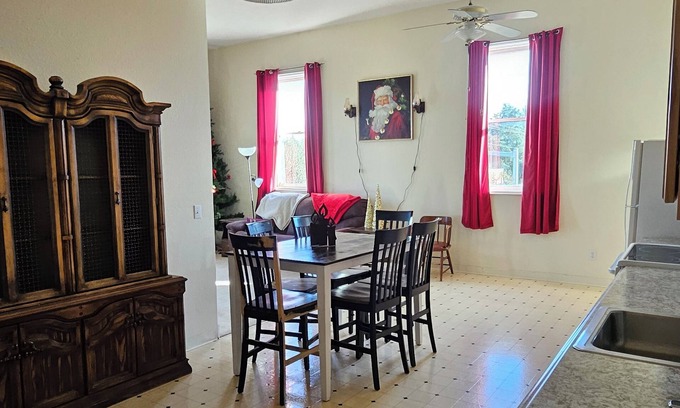 Monroe Apartamento | Charming 2-bedroom apartment in delightful Monroe, Oregon.