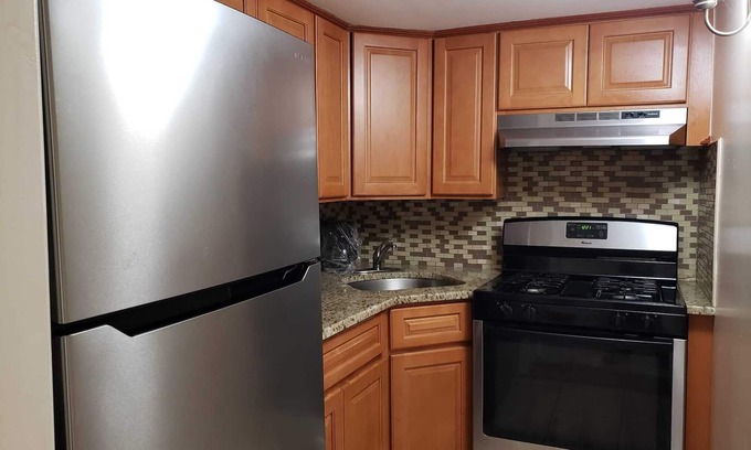 Rochdale Apartamento | Charming 2-bedroom apartment in brilliant Queens with AC, WiFi, Near JFK.