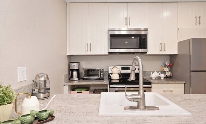Sacramento Apartamento | Charming 2-bedroom /Bathroom apartment with WiFi, and AC in tranquil Sacramento