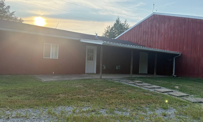 Vienna Casa | Charming 2-bedroom barn-style home nestled on 6 acres in delightful Vienna