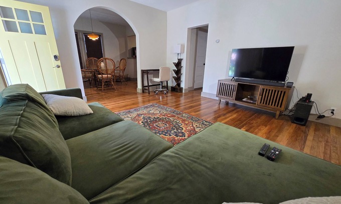 Oak Cliff Casa | Charming 2-bedroom bungalow with fast WiFi and near Bishop Arts