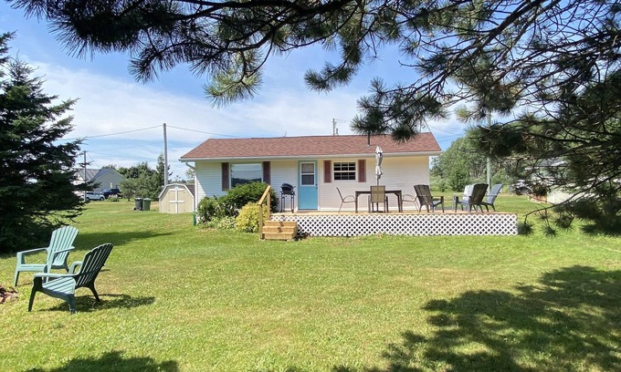 Meadowbank Cabaña | Charming 2 bedroom cottage close to all amenities.
