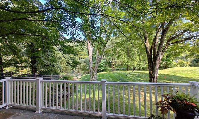New Canaan Cabaña | Charming 2 Bedroom Cottage in Peaceful New Canaan