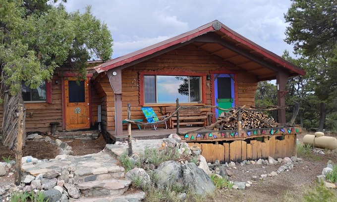 Baca Grande Cabina | Charming 2-bedroom cabin in Crestone