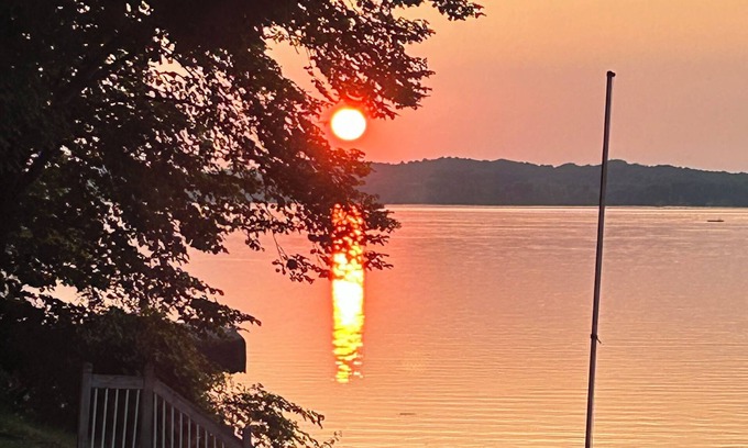 Elysian Cabina | Charming 2-bedroom cabin on beautiful Lake Francis in Elysian, MN