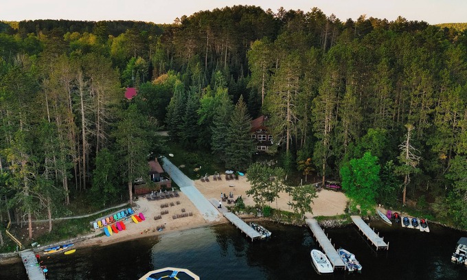 Cook Cabina | Charming 2-bedroom cabin ON VERMILION with sand beach, sauna, pickle ball, sauna