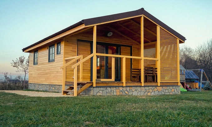 Zarnesti Chalet De Esquí | Charming 2-bedroom chalet with WiFi, AC in fantastic Râșnov