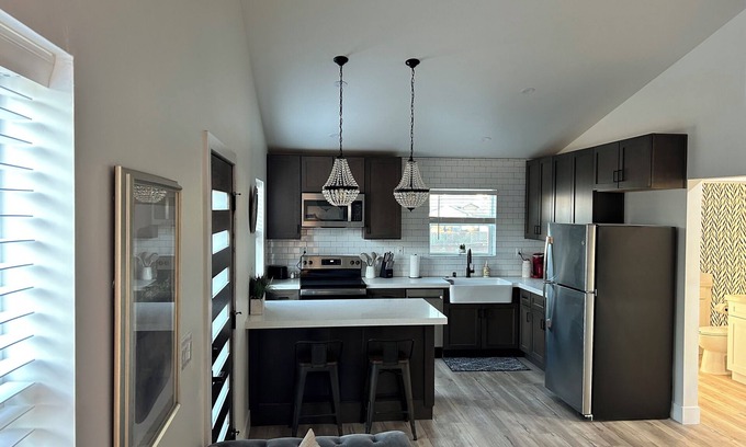 Carmichael Cabaña | Charming 2-bedroom cottage with AC and WiFi in welcoming Fair Oaks