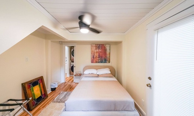 Pine Lake Cabaña | Charming 2-bedroom cottage in Pine Lake with AC, WiFi, Fire Pit, and Plant pond
