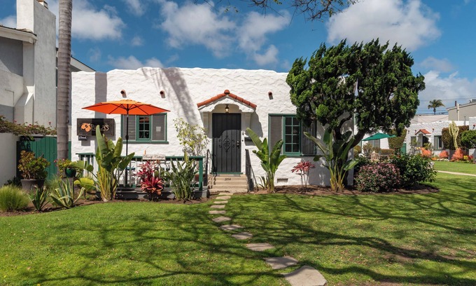 Coronado Cabaña | Charming 2-bedroom cottage in the heart of Coronado Village
