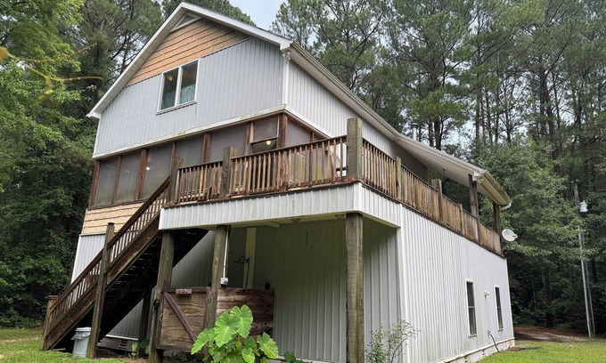 Sampson County Cabaña | Charming 2-bedroom cottage with WiFi, AC near the Black River in Harrells