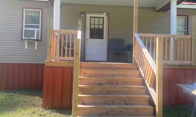 Meador Cabaña | Charming 2-bedroom cottage in Matewan with WiFi and AC