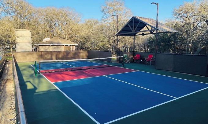 Boerne Casa | Charming 2-bedroom country guest house in beautiful Boerne with many amenities